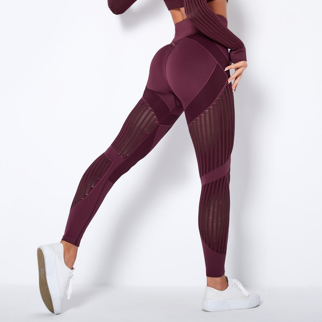 Die Gym-Legs sind die perfekte Lösung für alle, welche Ihren Körper trainieren und straffen möchten. Durch die hohe Kompression verleiht die Leggings dem Haut-Gewebe die perfekte Stimulation und eine Anti-Cellulite-Wirkung. Die speziell entwickelte Materialeigenschaft kaschiert jegliche Problemzonen und sorgt für ein unglaubliches Selbstbewusstsein.